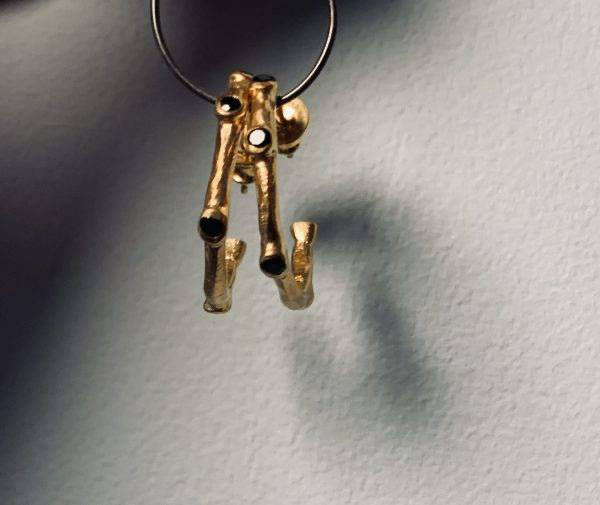 Gema Gold Earrings with Black Spinel