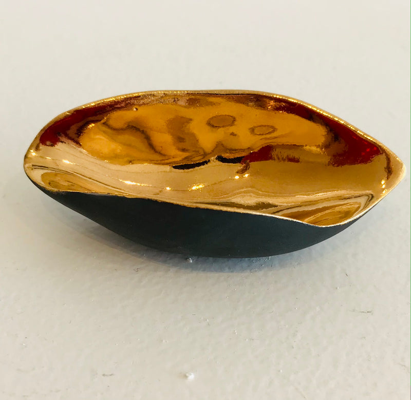 Medium Black Scoop Bowl with Gold Inlay *
